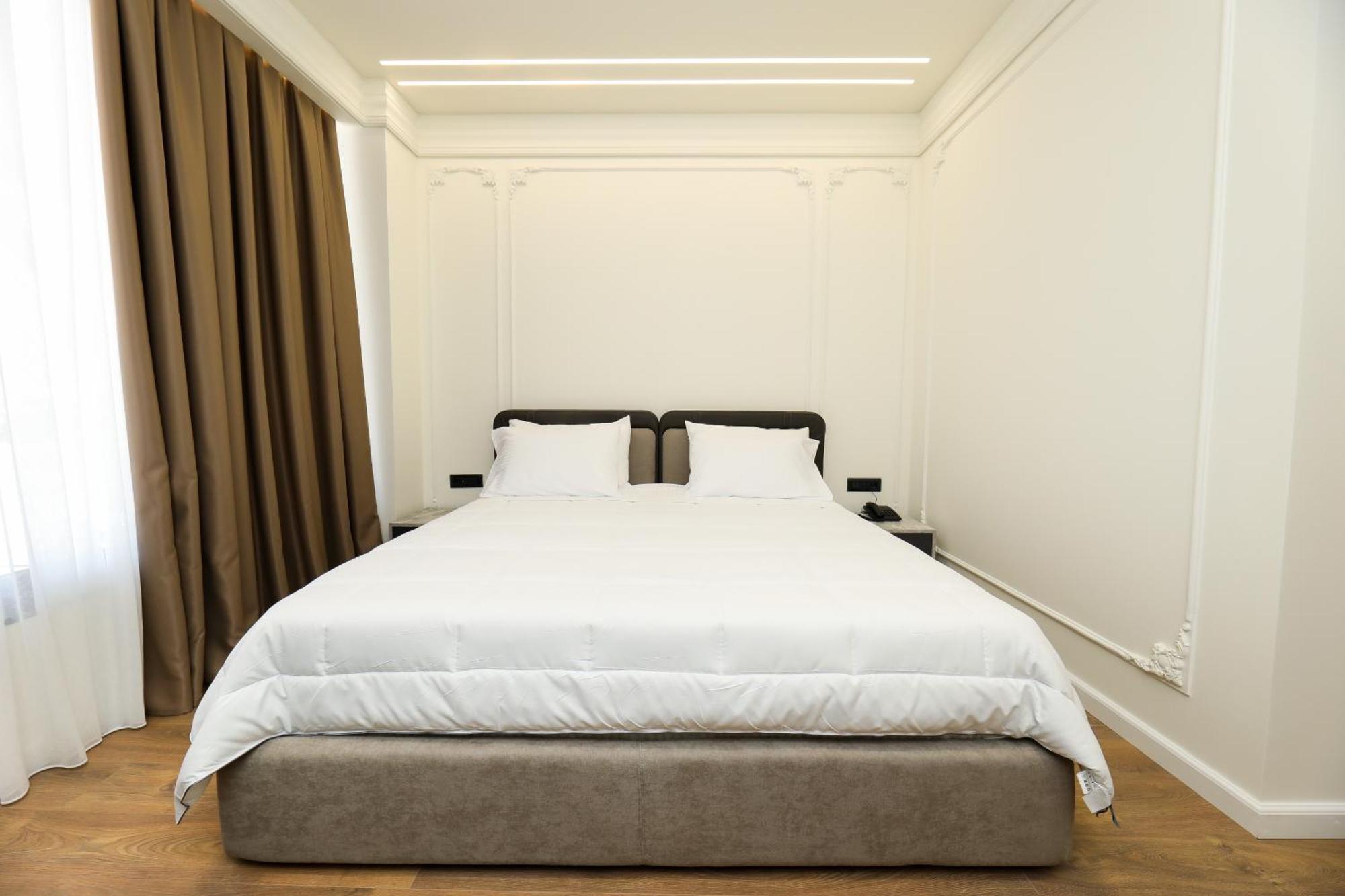 Hotel Adore Влёра Экстерьер фото