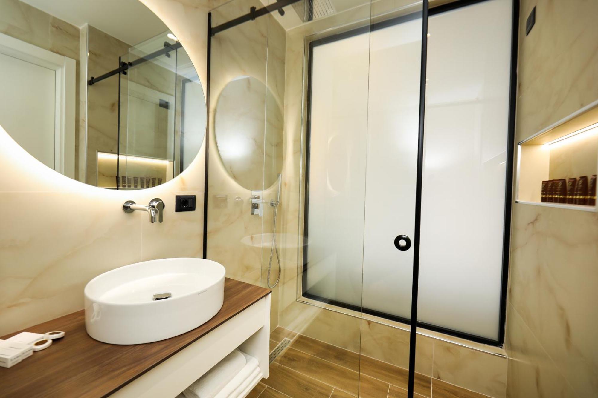 Hotel Adore Влёра Экстерьер фото