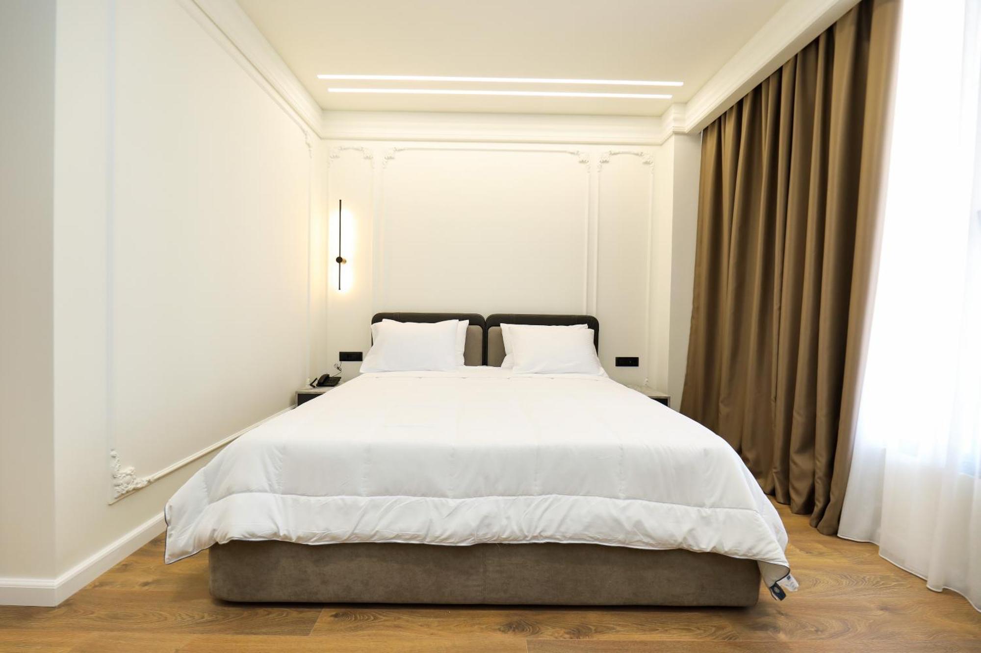 Hotel Adore Влёра Экстерьер фото