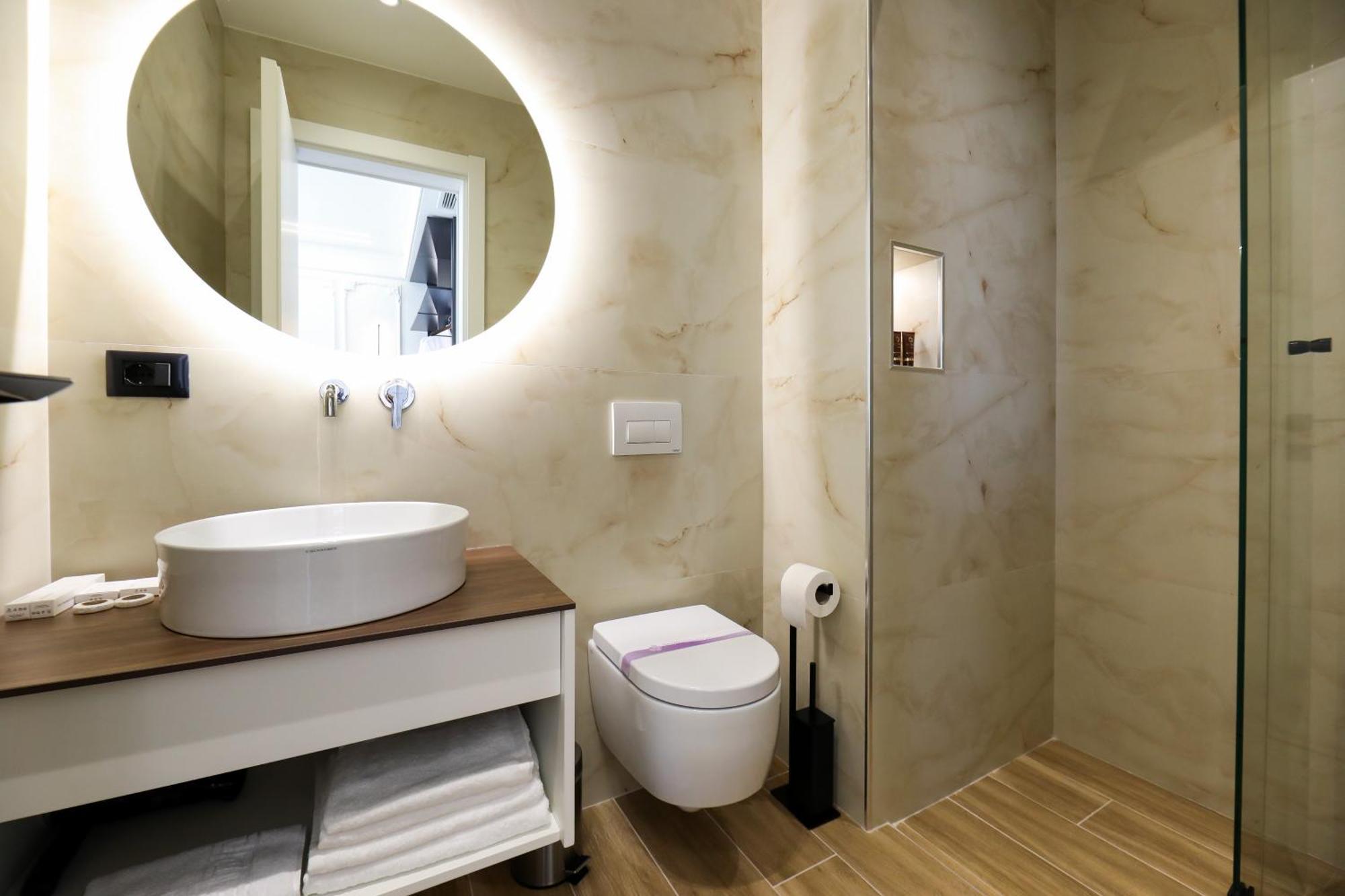 Hotel Adore Влёра Экстерьер фото