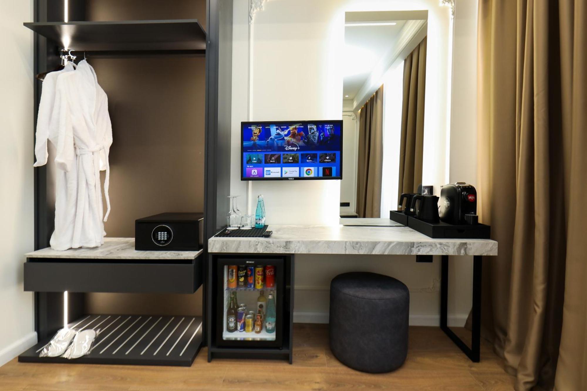 Hotel Adore Влёра Экстерьер фото